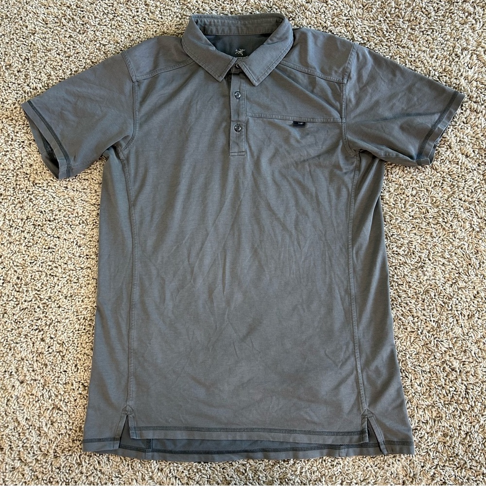 Arcteryx Captive Polo Mens Medium Dark Gray Performance  Technical Outdoor Shirt